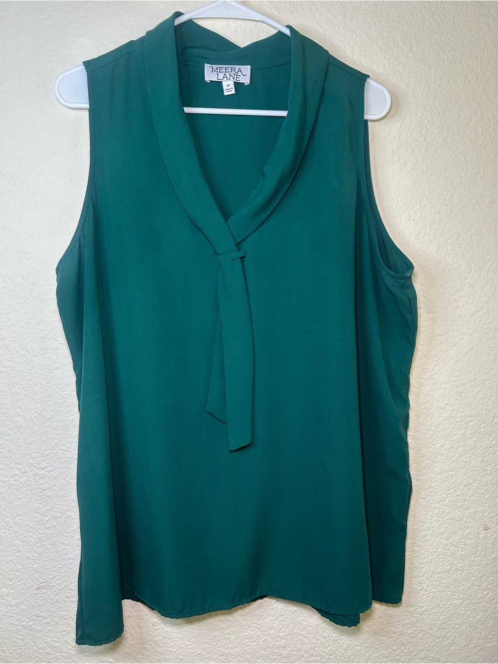 Merra Lane Emery Green Tie-Neck Sleeveless Blouse Plus Size 1X‎ Elegant Sheer